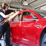 Рихтування Tesla: професійне кузовне відновлення на elmob.ua