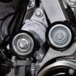 Ролик приводного ремня: скрытый источник писка под капотом и ключ к стабильной работе двигателя