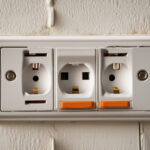 Що впливає на перегрів розеток і як цього уникнути